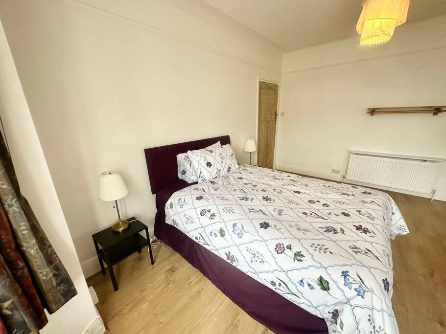 Vila 4 Bed House In Daneby Road,Se6 Catford Exteriér fotografie