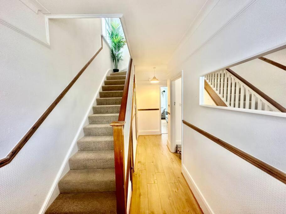Vila 4 Bed House In Daneby Road,Se6 Catford Exteriér fotografie
